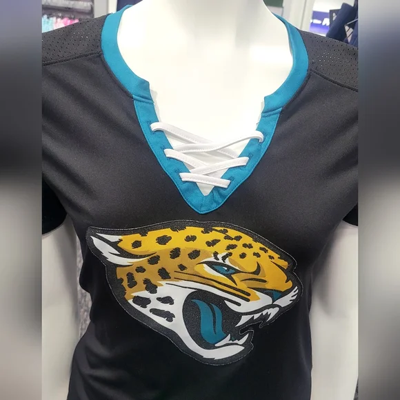 Fanatics women's black Jacksonville Jaguars Size Med. Fits Like A Large. - Picture 2 of 8